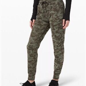 LULULEMON GREEN CAMO READY TO RULU JOGGER